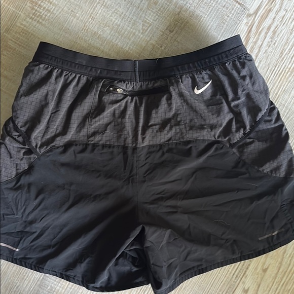 Nike Black Athletic Shorts Lightweight Quick-Dry - Picture 4 of 6